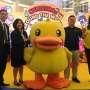 Rayakan Natal Penuh Kegembiraan Bersama B. Duck