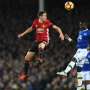 Barcelona Incar Gelandang Manchester United dan Arsenal