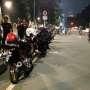 Lahan Parkir Monas Penuh, Warga Parkir di Jalan Raya