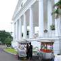 Jokowi Boyong Makanan Pedagang Kaki Lima Masuk Istana Bogor