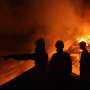 Kebakaran di Taman Kota, Dua Petugas Damkar Alami Luka Bakar