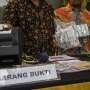 Asyik Main Judi Online di Warnet, Dian dan Ambar Diangkut Polisi
