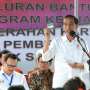 Tiba di Ambon, Presiden Jokowi Serahkan PMT, PKH dan KIS