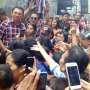 Kampanye Tak Berizin, Ahok Tetap Disambut Warga Cakung