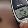 Bikin Warganet Melongo, Seorang Lelaki Menelan Ponsel Nokia 3310