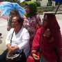 Berpanasan, Perempuan Ini Awasi Kecurangan di Kampung Akuarium