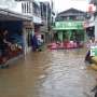 Jangan Salahkan Siapapun, Saatnya Tolong Menolong Korban Banjir