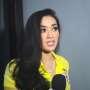 Dewi Sanca Berulah, Tiara Dewi Pegang Ponsel Lucky Hakim