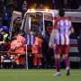 Dengar Bunyi 'Krek' Saat Torres Jatuh, Simeone Khawatir