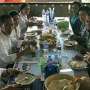 Sangat Bersahaja, Jokowi Makan di Warung di Perbatasan Kalimantan