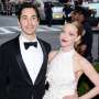 Foto Amanda Seyfried Bugil dan Intim Bareng Mantan Tersebar