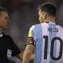 Dihujani Kritik, Messi Cuek