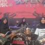Viral! Tiga Remaja Berhijab Pamer Skill Musik Metal
