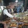 Sebelum ke TPS, Anies Beli Kue di Pasar Cinere, untuk Siapa?