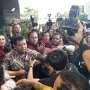 Pendukung Ricuh Saat Fahd A Rafiq Dibawa Pakai Mobil Tahanan KPK