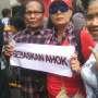 Usai Demo, Jalanan di Depan Rutan Cipinang Penuh Sampah