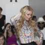 Paris Hilton Klaim Sebagai Pencipta Selfie
