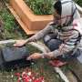 Ziarah Makam, Nikita Mirzani: Miss You So Much Ma, Pa