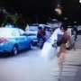 Videonya Viral, Orang Telanjang Tiduran di Jalan Adang Kendaraan Lalu Naik ke Atas Truk