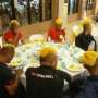 Seribu Orang Rambut Emas Hadiri Jamuan Makan Malam Orang Terkaya