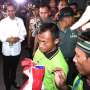 Presiden Jokowi Bagi-bagi Sembako di Bogor