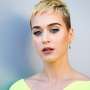 Sambil Menangis, Katy Perry Akui Nyaris Bunuh Diri