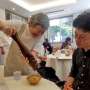 Kocak, Resto Ini Pekerjakan Lansia yang Demensia, Apa Jadinya?