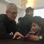 Bocah Keturunan Indonesia Ini Berhasil Tarik Perhatian Bos Apple