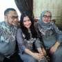 Lebaran, Prilly Latuconsina Pilih Rancangan Busana Ayah