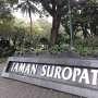 Warga Jakarta Berwisata di Taman Depan Rumah Dinas Djarot