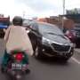 Anda Dijamin 'Deg Degan' Lihat Ibu Ini Naik Motor