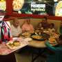 Masuk Restoran Pizza Ini, Anda Akan Terpikat dengan "Pelayannya"
