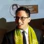 Mike Lewis Tak Malu Pakai Produk Kecantikan