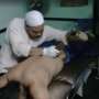 Orang Ini Mengaku Bisa Sembuhkan Pasien dengan Memukul Pakai Palu