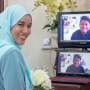 Viral! Perempuan Cantik Ini Tunangan Lewat "Video Call"