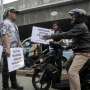Aksi Menghadang Pengendara Sepeda Motor