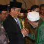 Jokowi Pakai Sarung dan Jas Kunjungi Ponpes di Jawa Timur