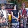Dian Sastro Jatuh Cinta dengan Tenun Ikat Sumba Timur