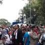 Warga Tetap Antusias Saksikan Upacara Penurunan Bendera di Istana