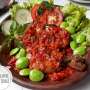 Pedas Menggigit Ayam Penyet Sambal Terasi Gugah Selera