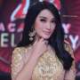 Intip Gaya Zaskia Gotik Liburan ke Eropa, Stylish Abis!