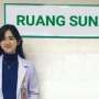 Foto Dokter Cantik Pose di Belakang 'Ruang Sunat' Ternyata Hoax