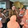 Ibu-ibu di Perpustakaan Nasional Nyanyikan Lagu Ini Untuk Jokowi