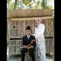 Antimainstream, Calon Pengantin Ini Prewed di Kandang Ayam