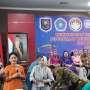 Kalau Jokowi Bagikan Sepeda, Iriana Bagikan Rice Cooker