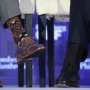 Keren, PM Kanada Pakai Kaus Kaki Karakter Star Wars Chewbacca