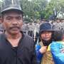 Ingin Bertemu Jokowi, Petani Demo Membawa Anaknya yang Sakit