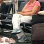 Ibu Ini Letakkan Bayi di Lantai Bandara, Alasannya Mengejutkan!