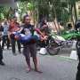 Sakit, Suprijadi Bawa Anak Pakai Gerobak dari Madiun ke Surabaya