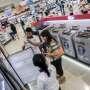 Orang Indonesia Kini Lebih Pilih Belanja Elektronik Via Online